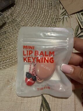 TIRTIR Mini Lip Balm Keyring – Pink/Peach